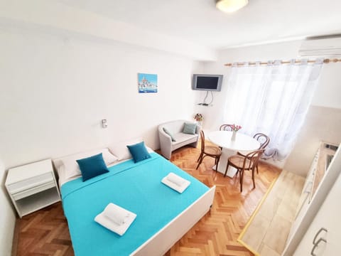 Seating area, Bedroom