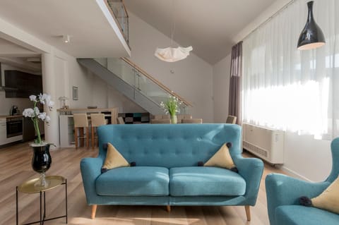 Living room, Seating area