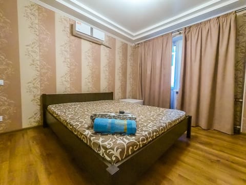 Bed, TV and multimedia, Bedroom, towels, air conditioner