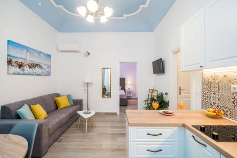 Kitchen or kitchenette, Living room