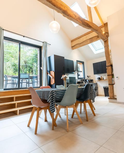 TV and multimedia, Kitchen or kitchenette, Dining area