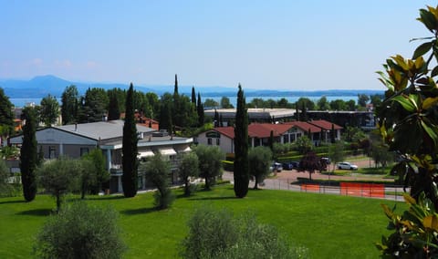 Balcony/Terrace, Bedroom, Lake view