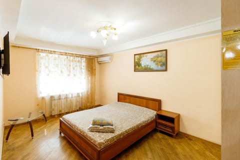 Bed, TV and multimedia, towels, towels, air conditioner