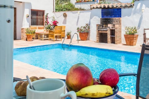 Patio, BBQ facilities, Balcony/Terrace, Dining area, Area and facilities, Swimming pool