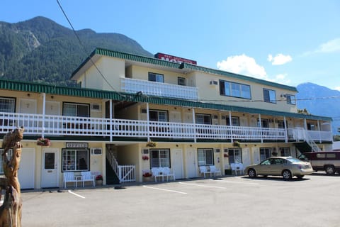 On site, Area and facilities