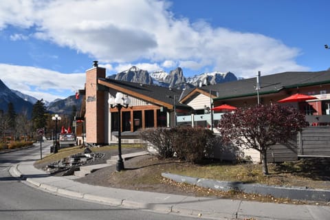 Property building, Neighbourhood, Mountain view, River view