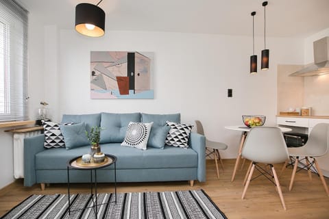 Kitchen or kitchenette, Living room, Seating area, Dining area