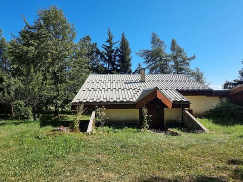 Chalet spacieux 10 pers, 4 chambres, jardin, cheminée, animaux OK, ménage fin séjour option - FR-1-393-38 Chalet in Provence-Alpes-Côte d'Azur