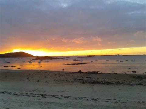 Appartement avec 2 chambres, balcon et superbe vue mer à quelques pas de la plage de Tresmeur - FR-1-368-148 Apartment in Brittany