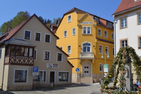 Facade/entrance