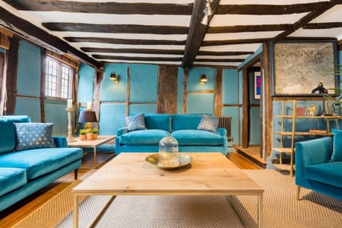 3 MASONS COURT The Oldest House in Stratford Upon Avon, Warwickshire. House in Stratford-upon-Avon