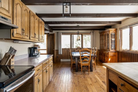 Coffee/tea facilities, Kitchen or kitchenette, Dining area