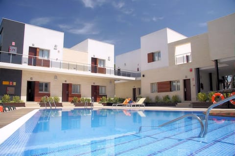 Property building, Solarium, Pool view, Swimming pool, Swimming pool, sunbed