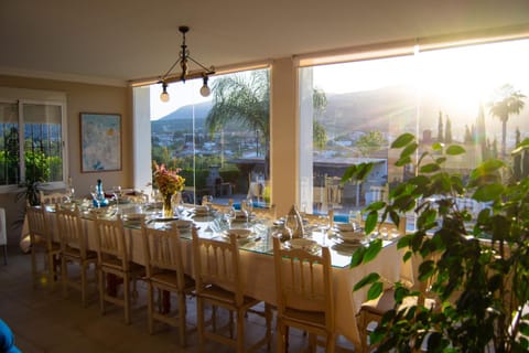 Lounge or bar, Dining area, Mountain view