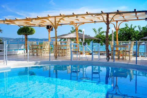 Restaurant/places to eat, Swimming pool, Breakfast