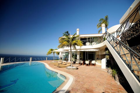 Property building, Day, View (from property/room), Balcony/Terrace, Pool view, Sea view, Swimming pool, Swimming pool, sunbed