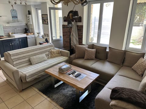 JOLIE MAISON AVEC JARDIN PRIVE DANS LE CENTRE VILLE DE BRIARE Apartment in Centre-Val de Loire