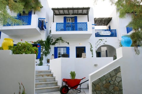 Facade/entrance, Balcony/Terrace, Decorative detail