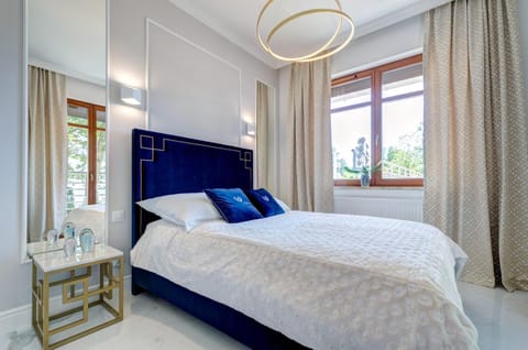 Bed, Natural landscape, View (from property/room), Balcony/Terrace, Photo of the whole room, Bedroom
