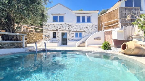 Property building, Pool view, Swimming pool