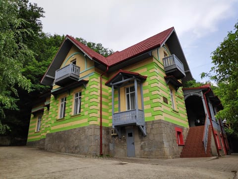 Facade/entrance
