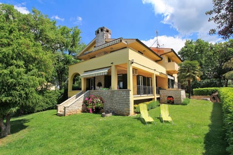 Property building, Spring, Natural landscape, Garden, Garden view