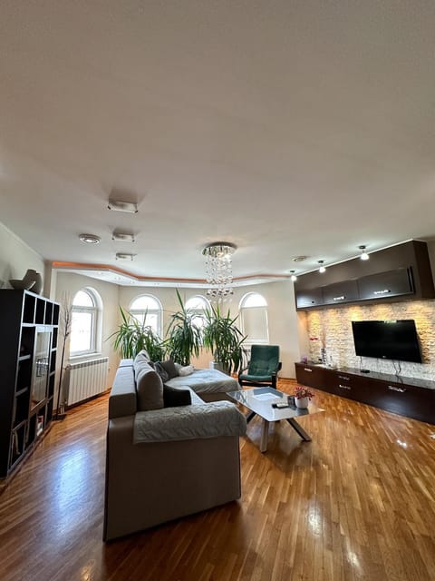 Lovely Apartments Free STREET Parking Apartment in Novi Sad