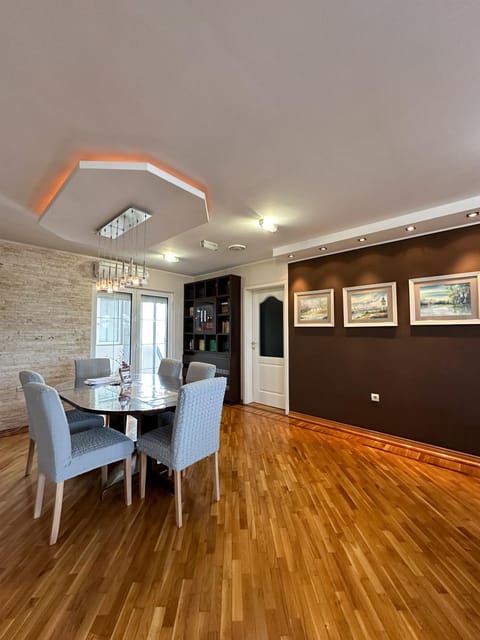 Lovely Apartments Free STREET Parking Apartment in Novi Sad