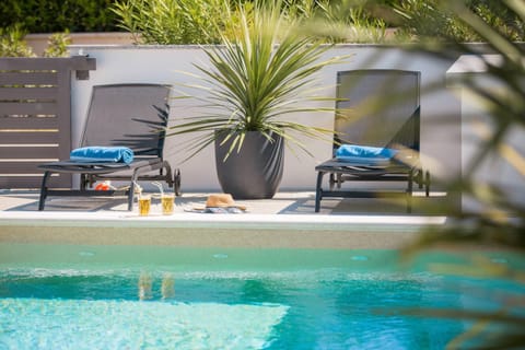 Swimming pool, Swimming pool