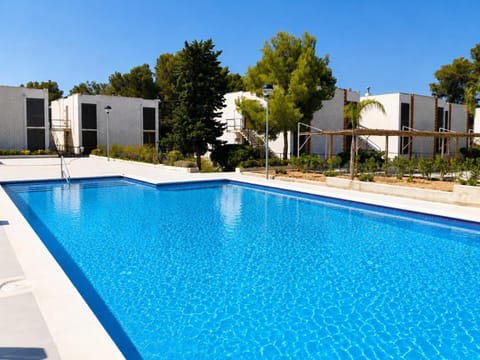 Property building, Day, Pool view, Swimming pool