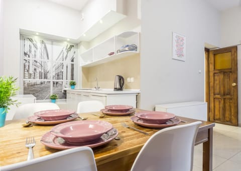 Food and drinks, Dining area