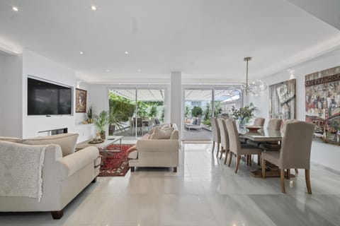 Communal lounge/ TV room, Living room