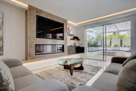 Communal lounge/ TV room, Living room