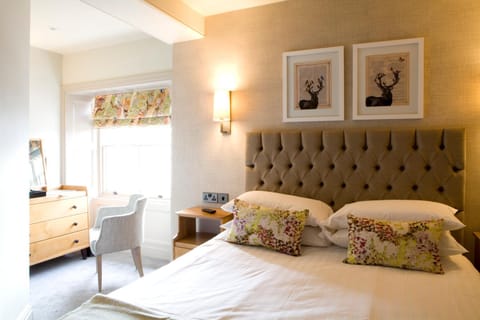 Royal Ship Hotel in Smithfield Street