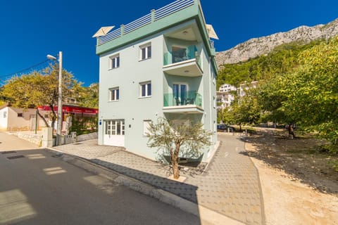 Property building, Facade/entrance, Mountain view