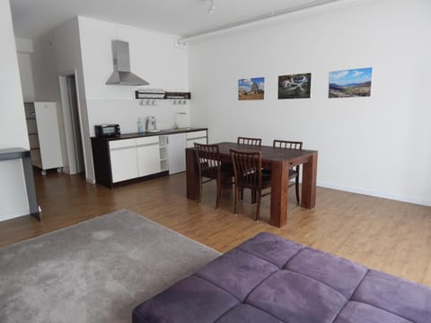Kitchen or kitchenette, Seating area, Dining area