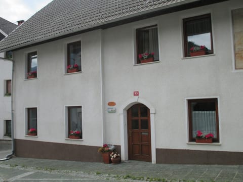Facade/entrance