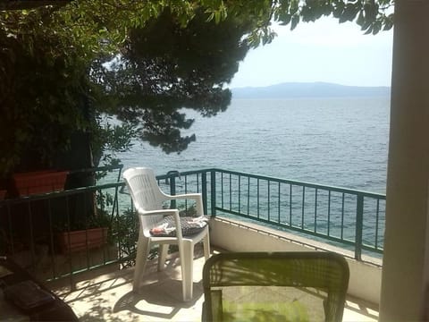 Drvenik, Apartman 1m from sea Apartment in Dubrovnik-Neretva County