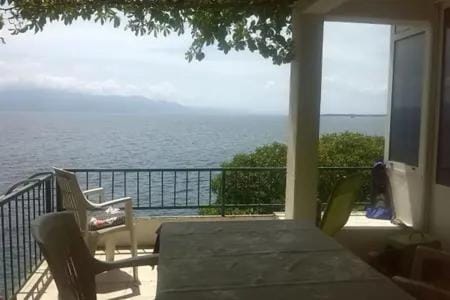 Drvenik, Apartman 1m from sea Apartment in Dubrovnik-Neretva County