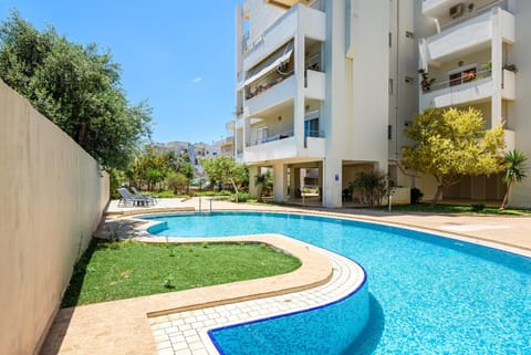 Property building, Facade/entrance, Swimming pool, Swimming pool