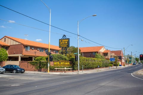 Facade/entrance, Area and facilities