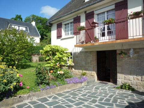 Facade/entrance, Garden, On site