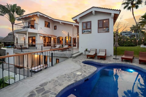 Property building, Balcony/Terrace, Pool view, Swimming pool