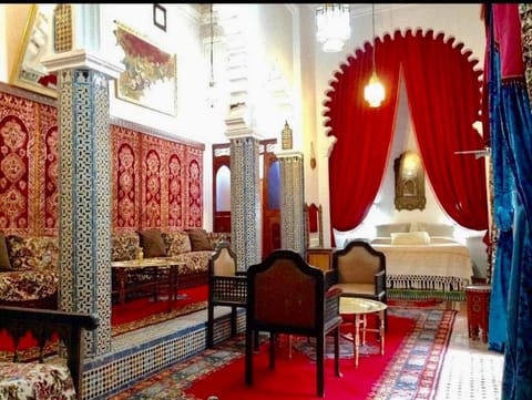 Bed, Photo of the whole room, Seating area