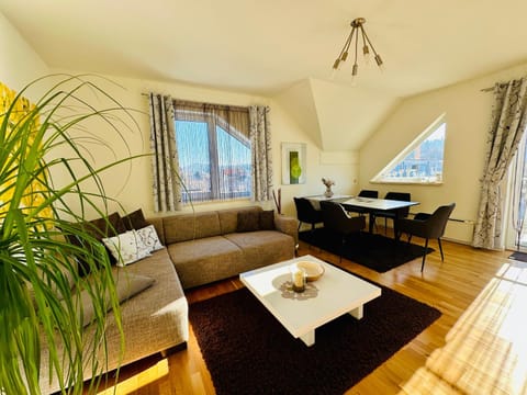 Superior-Apartment mit Pool und Seezugang Apartment in Velden am Wörthersee