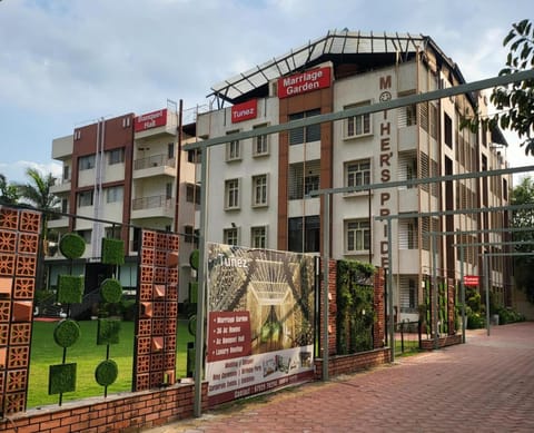 Property building, Facade/entrance