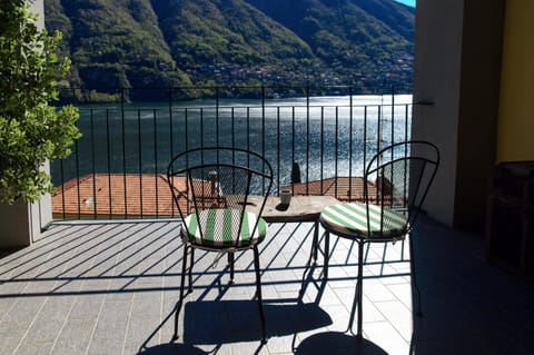 Balcony/Terrace, Lake view