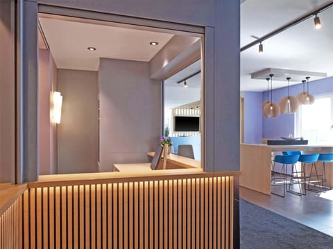 Lobby or reception, Photo of the whole room