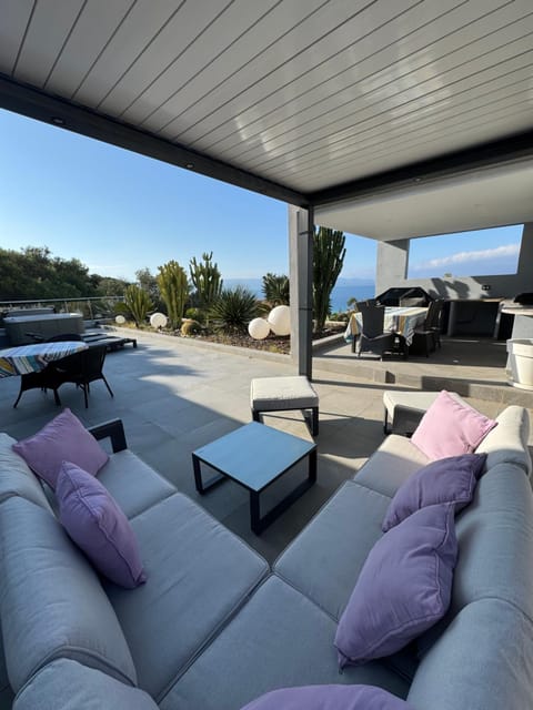 Property building, Garden view, Sea view