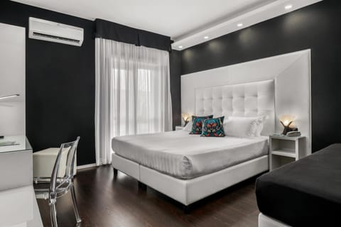 Bed, Photo of the whole room, Bedroom, air conditioner